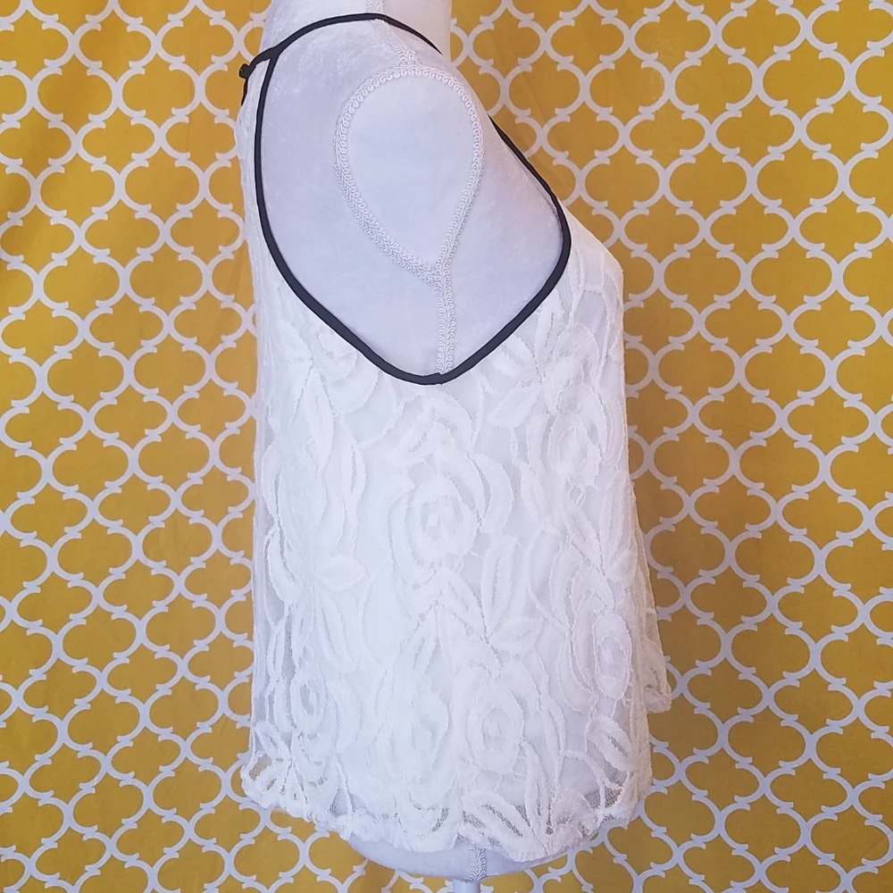 NWOT- SEXY MONTEAU IVRY LACE W/BLACK TRIM TANK TOP - Picture 4 of 8